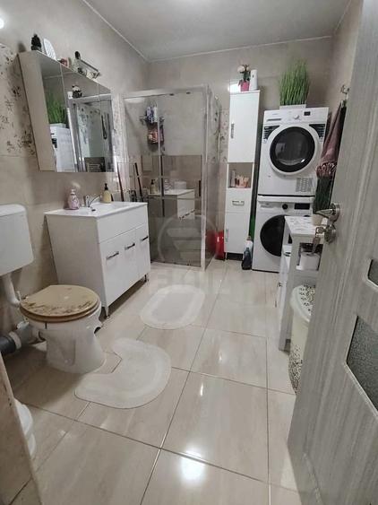 Apartament cu 3 camere semidecomandat în Central
