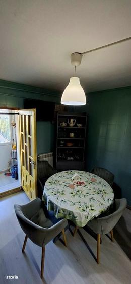 Apartament cu 3 camere decomandat în Prundu