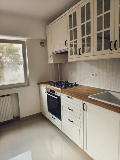 Apartament cu 7 camere decomandat, mobilat în Central