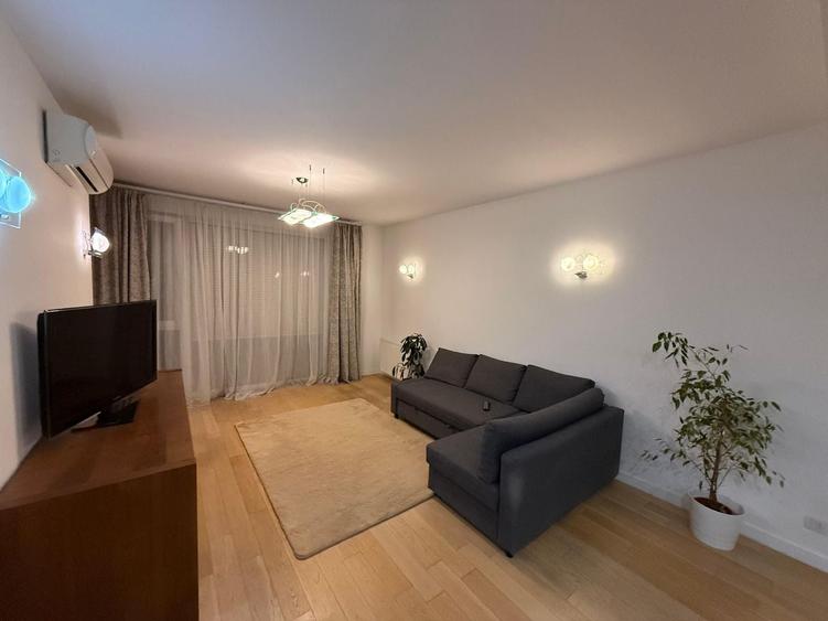 Apartament cu 2 camere semidecomandat, mobilat în Sisești