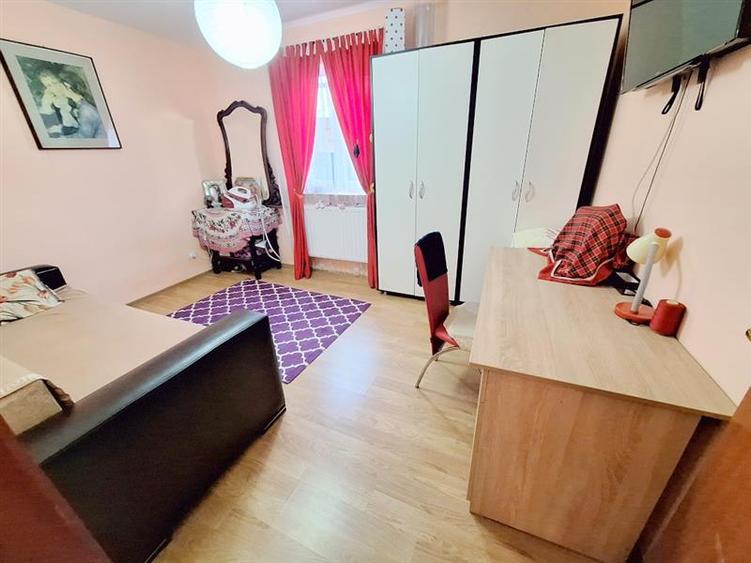 Casă individuală cu 8 camere cu Teren 421 Mp în 9 Mai