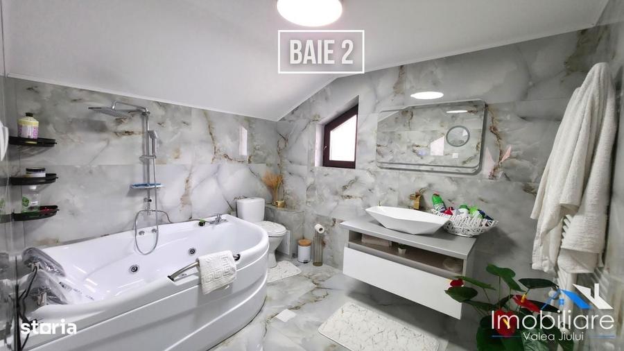Casă cu 4 camere cu Teren 1711 Mp în Uric