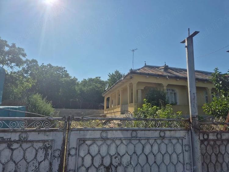Casă cu 2 camere cu Teren 1065 Mp în Ițcani