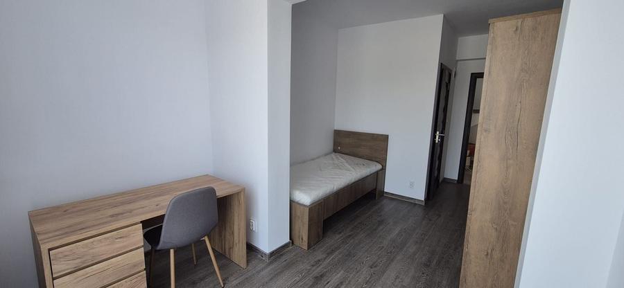 Apartament cu 9 camere decomandat în 7 Noiembrie