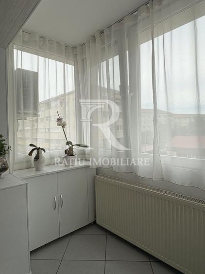 Apartament cu 3 camere semidecomandat, mobilat în Iosia