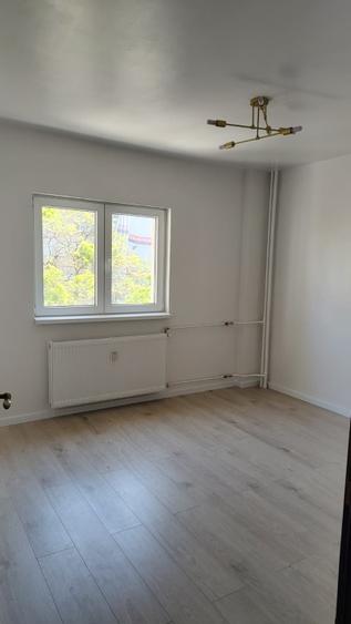Apartament cu 4 camere semidecomandat în Ștefan cel Mare