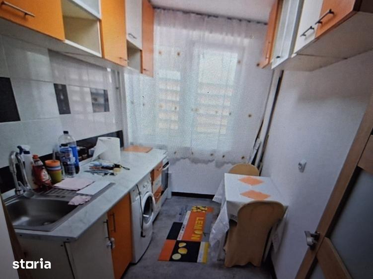 Apartament cu 2 camere semidecomandat în Tei