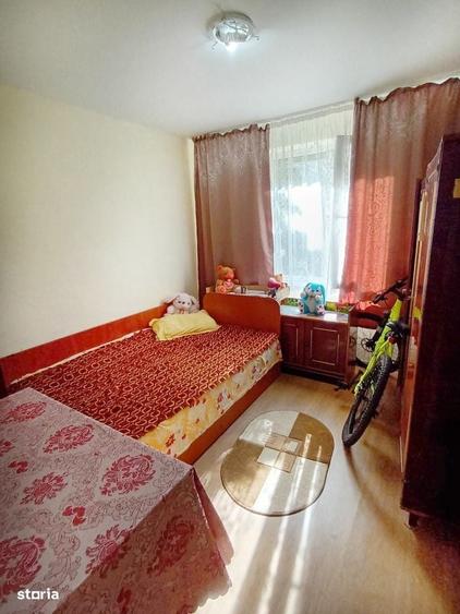 Apartament cu 3 camere semidecomandat în Păcii