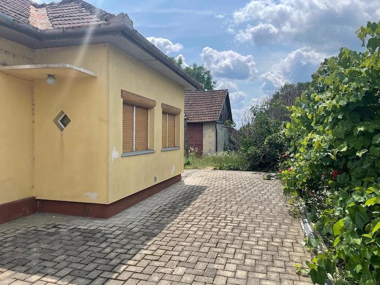 Casă cu 3 camere cu Teren 1435 Mp în Central