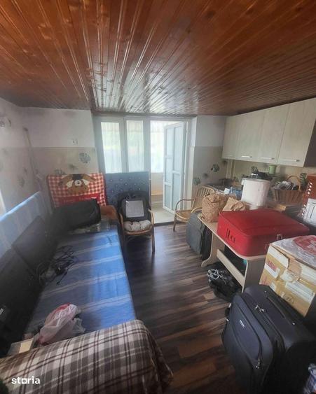 Casă cu 4 camere în Galbeni