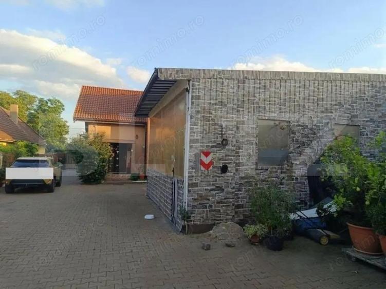 Casă cu 5 camere cu Teren 720 Mp în Utvin