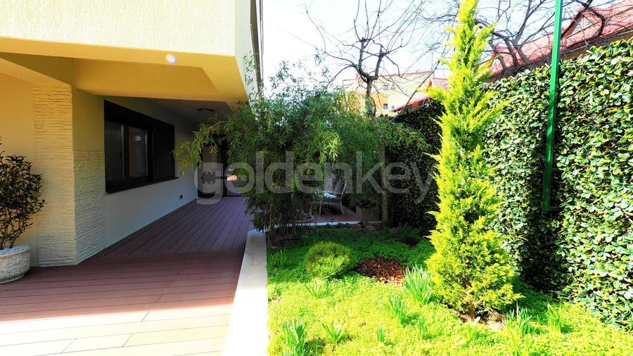Apartament cu 4 camere decomandat, mobilat în Herăstrău