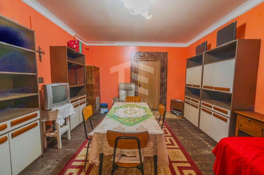 Apartament cu 3 camere semidecomandat, mobilat în Dâmbovița