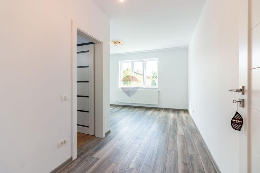 Casă individuală cu 4 camere cu Teren 1495 Mp în Bolintin-Deal