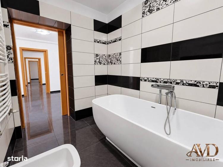 Apartament cu 3 camere decomandat în Noua