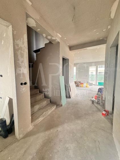 Duplex cu 5 camere cu Canalizare în Chinteni