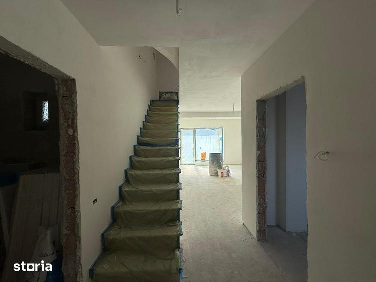 Casă cu 4 camere cu Teren 220 Mp în Ghencea