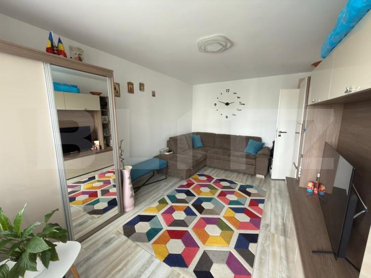 Apartament cu 2 camere decomandat, mobilat în Republicii