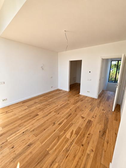 Casă cu 5 camere cu Garaj în Tunari