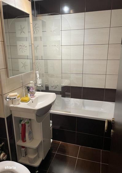 Apartament cu 3 camere decomandat în Alexandru Obregia