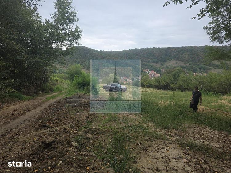 Teren de 1550 mp, în Central