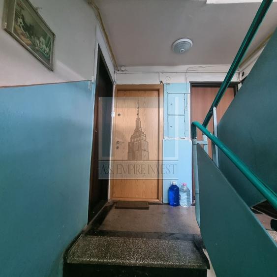 Apartament cu 3 camere semidecomandat în Vlahuță