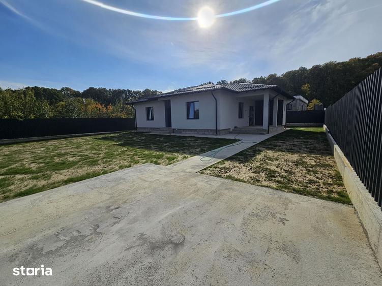 Casă cu 4 camere decomandat cu Teren 600 Mp în Moșoaia