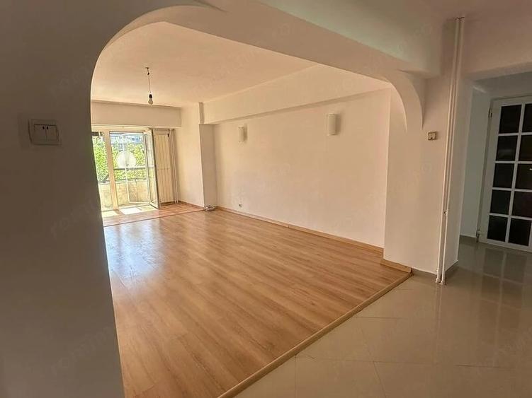 Apartament cu 4 camere decomandat în Decebal