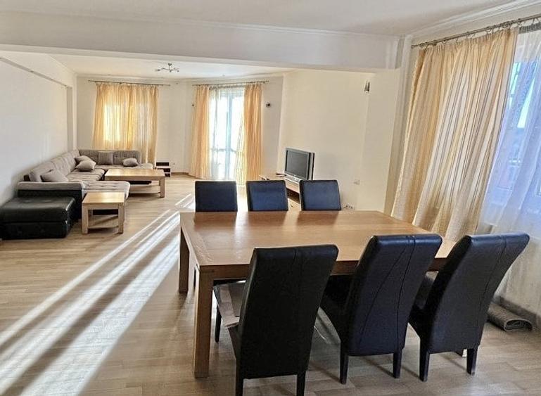 Apartament cu 4 camere decomandat, mobilat în Băneasa
