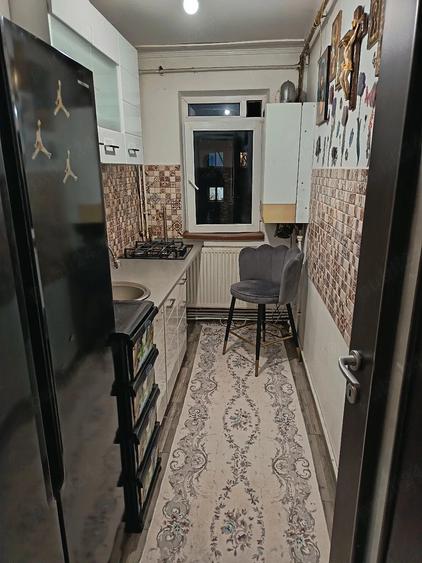 Apartament cu 3 camere semidecomandat în Central