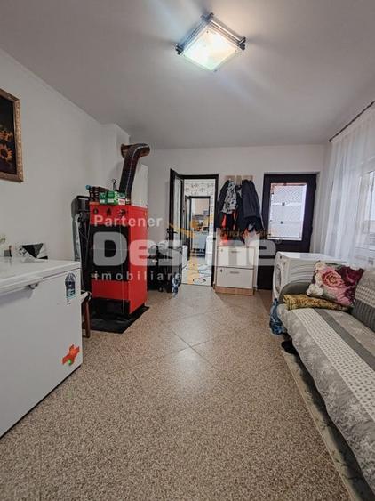 Casă individuală cu 5 camere cu Teren 3000 Mp în Mânjești