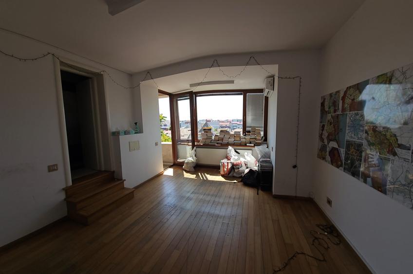 Apartament cu 5 camere decomandat în Dorobanți