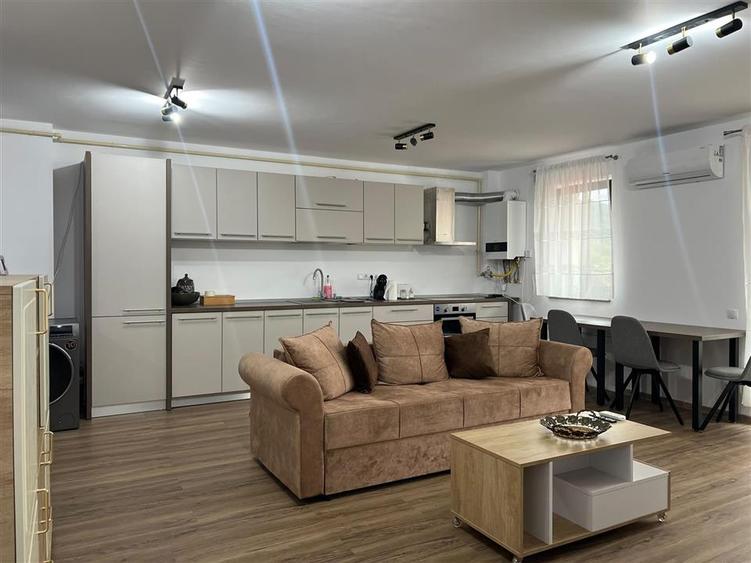 Apartament cu 4 camere decomandat în Orașul Vechi