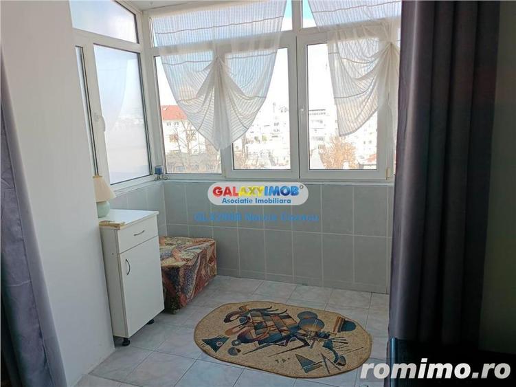 Garsonieră decomandată, mobilată în Universitate