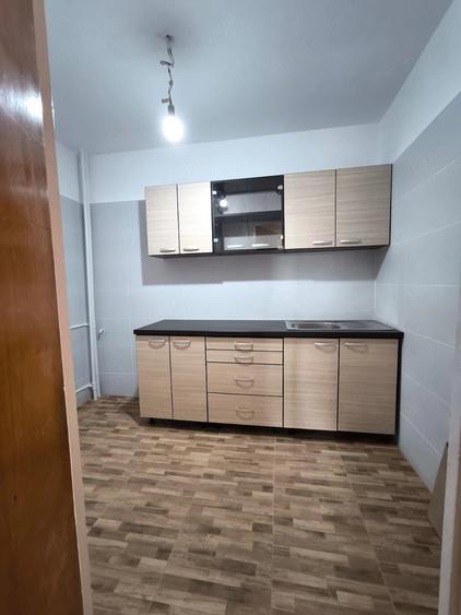Apartament cu 3 camere decomandat în Valea Ialomiței
