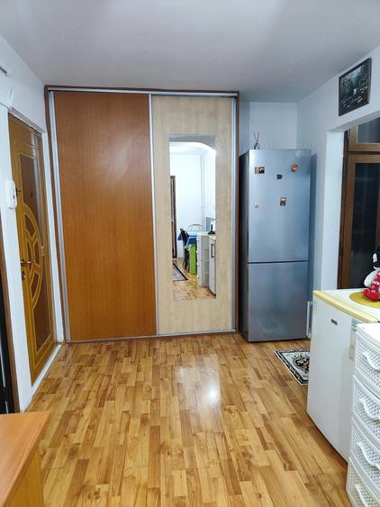 Apartament cu 2 camere decomandat în Craiovița Nouă