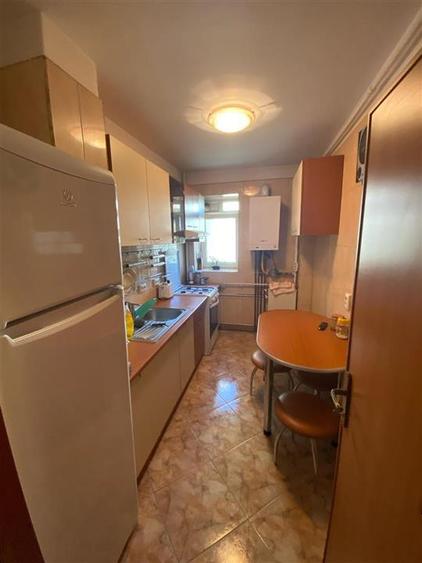 Apartament cu 3 camere decomandat, mobilat în Colentina