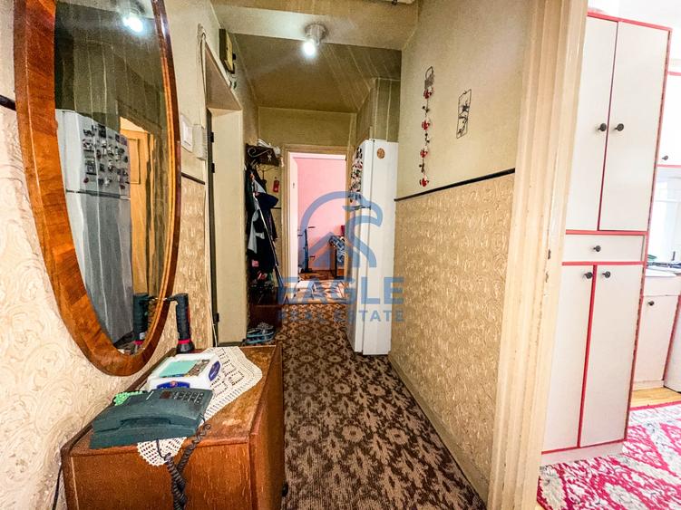 Apartament cu 3 camere semidecomandat în Central