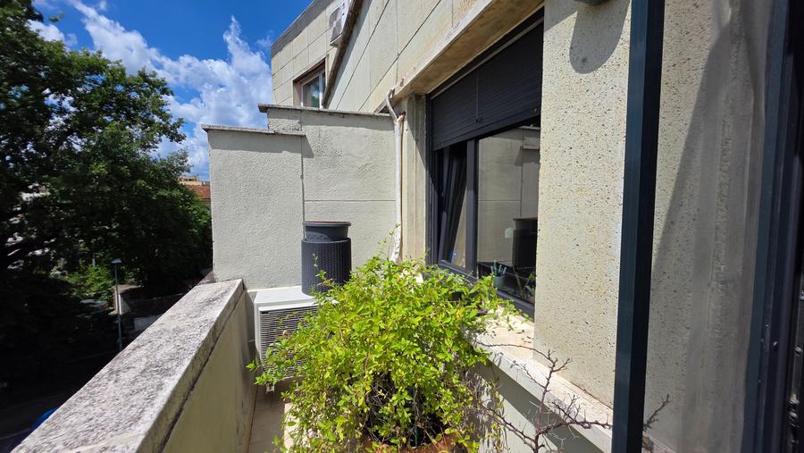 Apartament cu 3 camere semidecomandat în Cișmigiu
