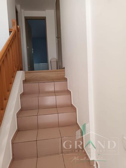 Apartament cu 3 camere semidecomandat, mobilat în Semicentral
