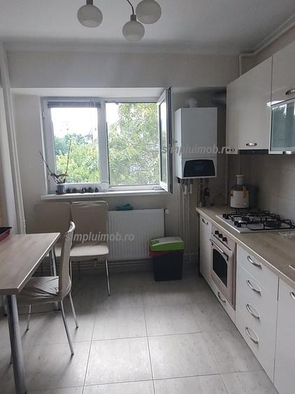 Apartament cu 2 camere semidecomandat, mobilat în Giurgiului