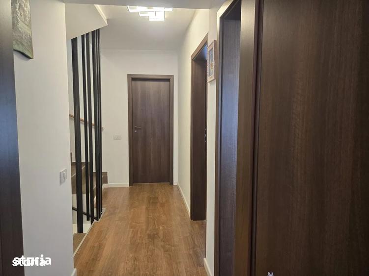 Casă cu 4 camere semidecomandat în Central