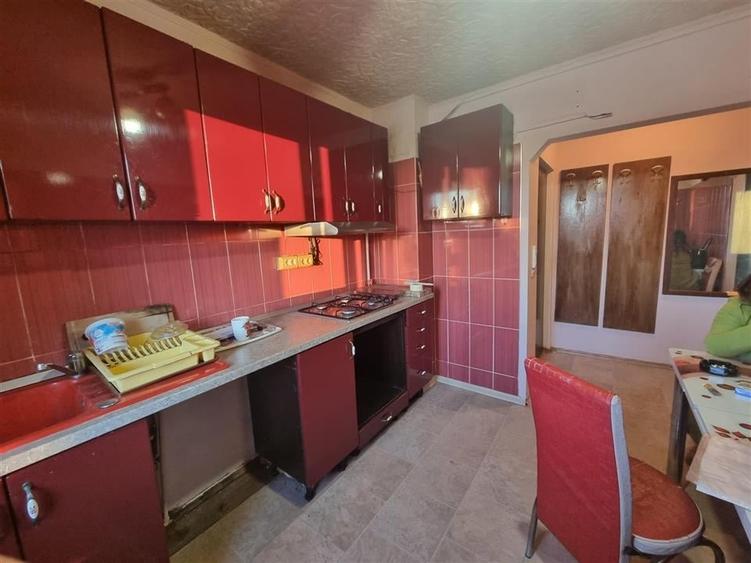 Apartament cu 2 camere semidecomandat, mobilat în Central