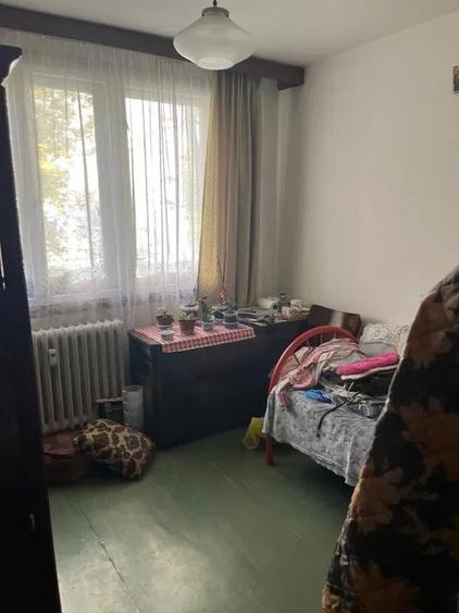 Apartament cu 3 camere semidecomandat în Drumul Taberei — fotografia 1