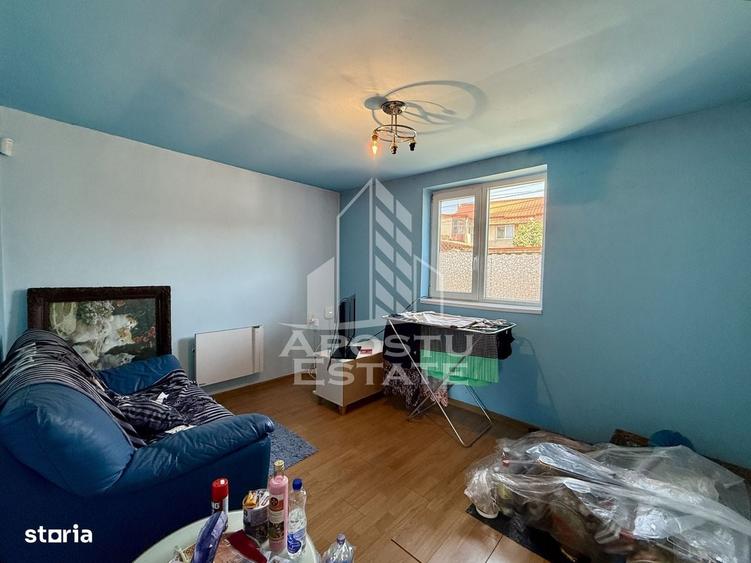 Casă cu 3 camere decomandat în Ghiroda