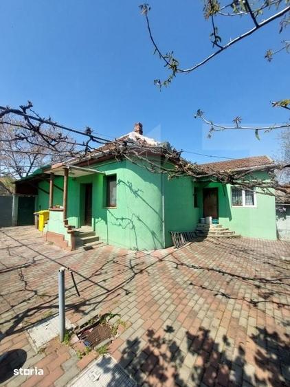 Casă cu 3 camere semidecomandat cu Teren 547 Mp în Grădiște