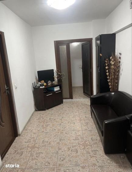Apartament cu 3 camere decomandat în 9 Mai