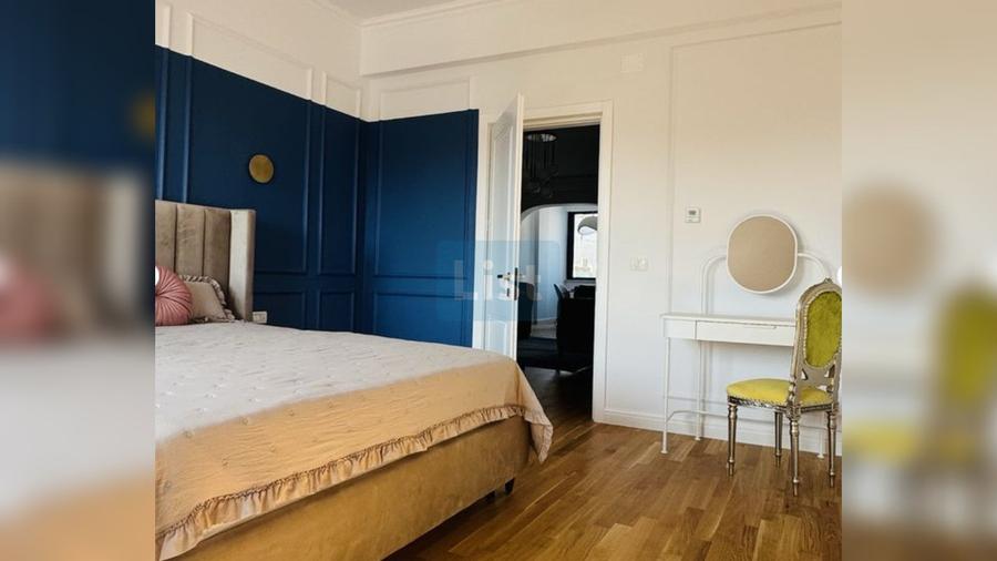 Apartament cu 4 camere decomandat în Victoriei