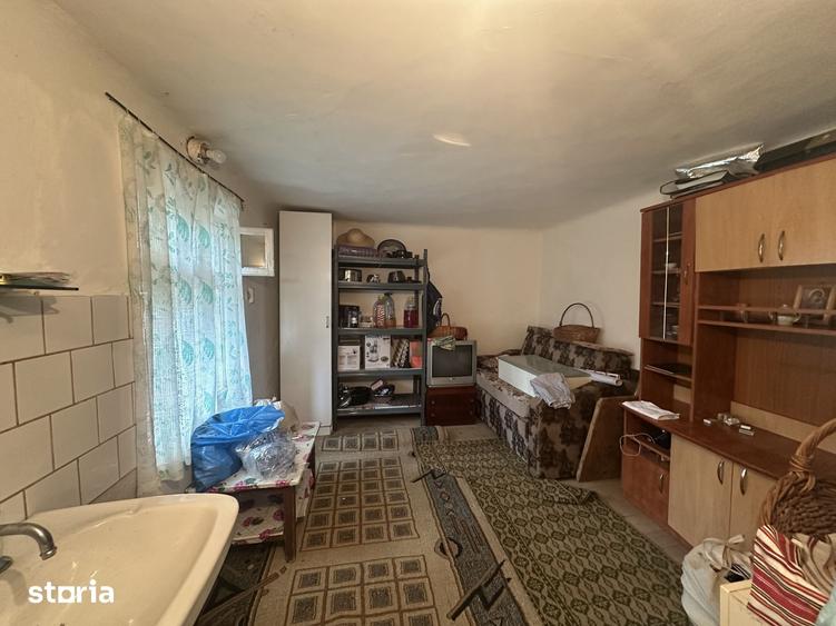 Casă cu 4 camere cu Teren 1498 Mp în Florești