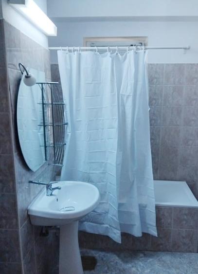 Apartament cu 3 camere decomandat, mobilat în Nerva Traian